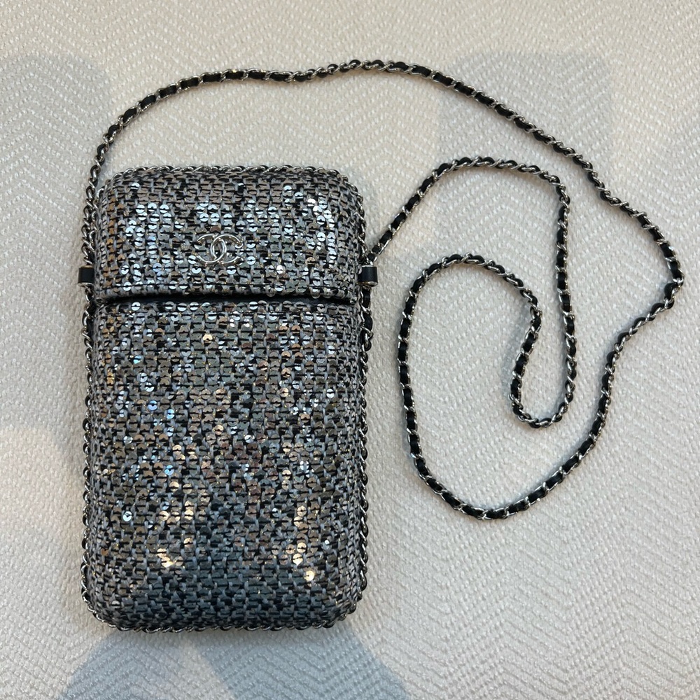 NIB CHANEL Phone Holder with chain-silver/sequins